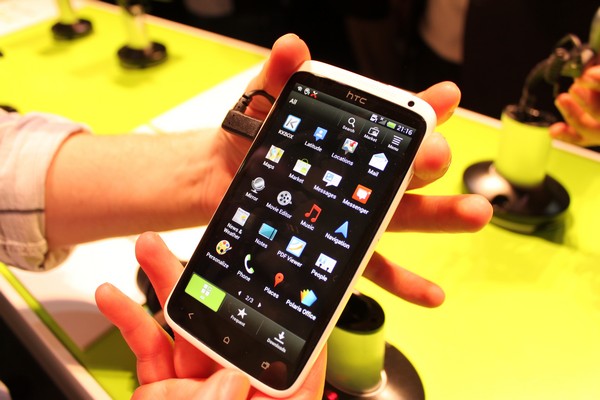 HTC One X + screens